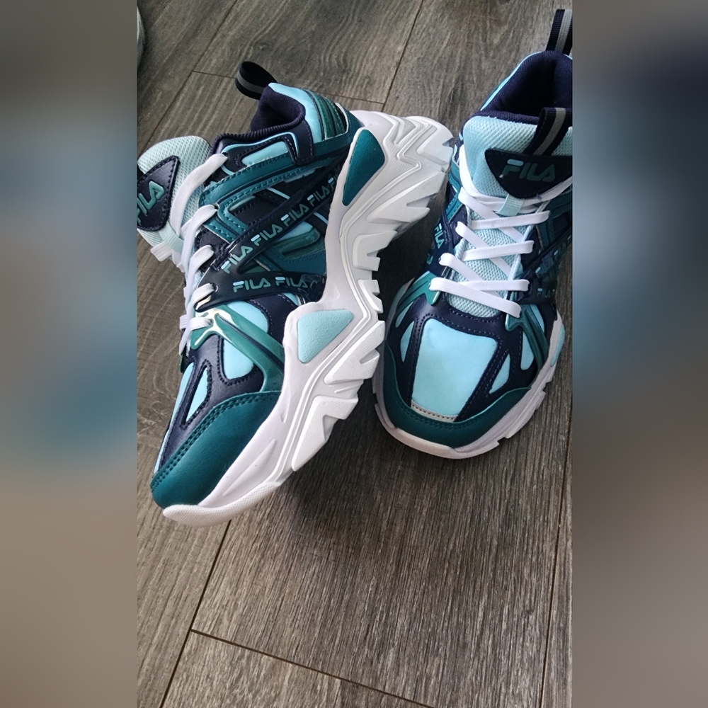 Fila bran new size 8 tennis shoes